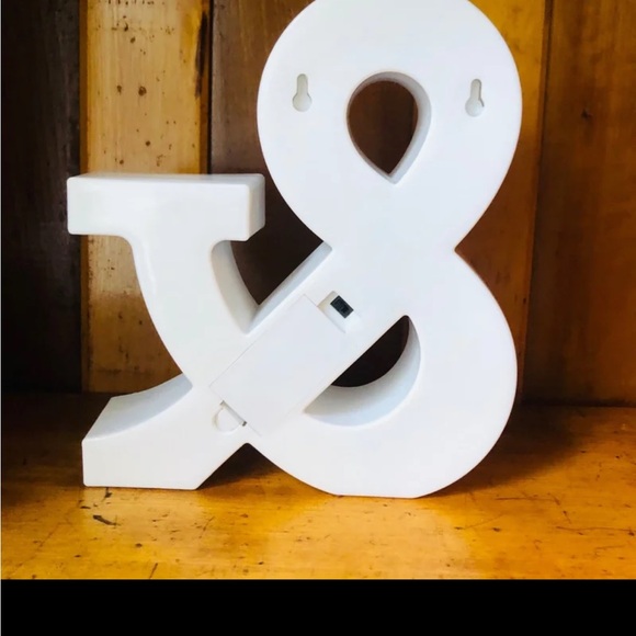 Large & Sign - Picture 4 of 5